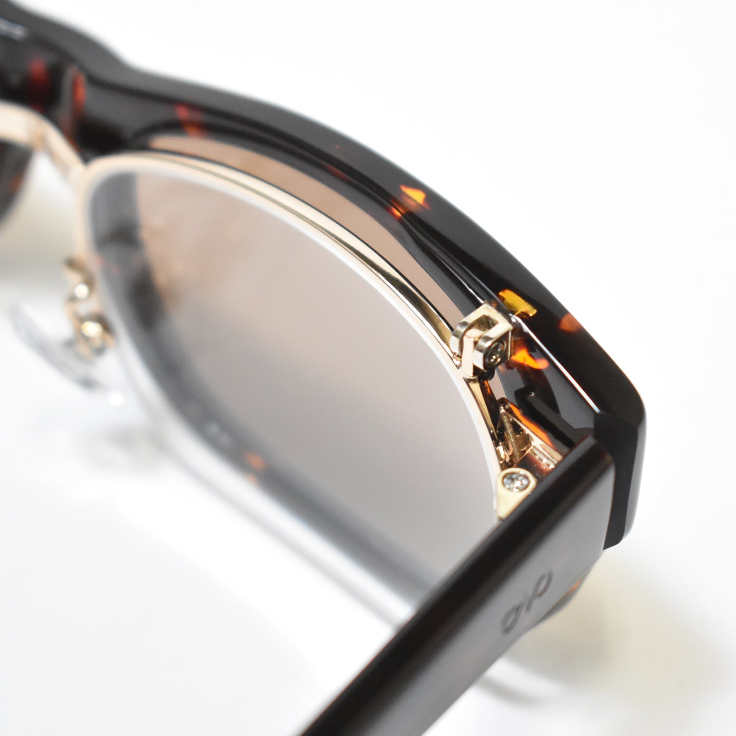 M/N-01 | Tortoiseshell
